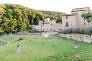 in questa foto il grande prato all'inglese della location per matrimoni Spao borgo san Pietro