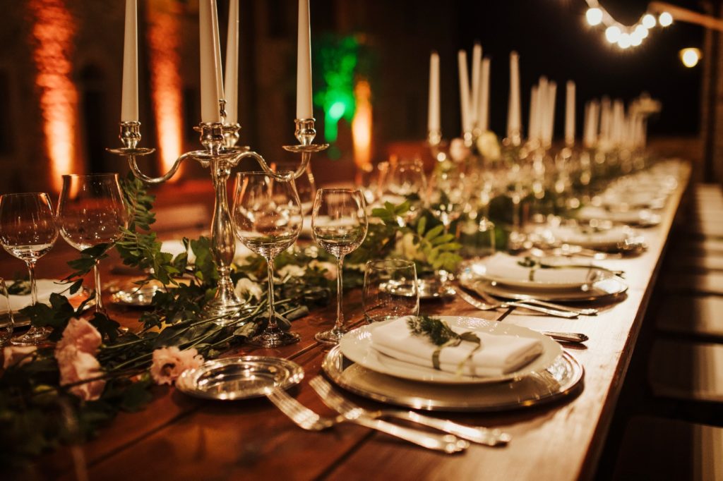 In questa foto un dettaglio di una mise en place realizzata per un matrimonio a Spao Borgo San Pietro Aquaeortus