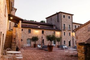 In questa foto la piazza principale di Borgo San Pietro, in Umbria