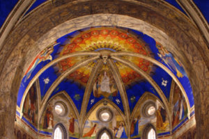 in questo scatto una veduta dell'altare e degli interni della Chiesa di Santa Maria Assunta ad Allerona, tra le chiese più belle dove sposarsi in Umbria vicino a Spao Borgo San pietro