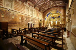Nella foto una veduta della chiesa Parrocchiale di Santa Maria Assunta ad Allerona, tra le chiese più belle dove sposarsi in umbria