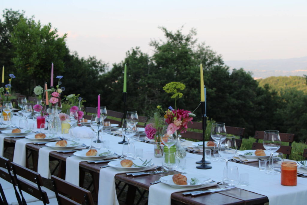 in foto un allestimento per una cena di nozze a Spao Borgo San Pietro, Location matrimonio orvieto e dintorni