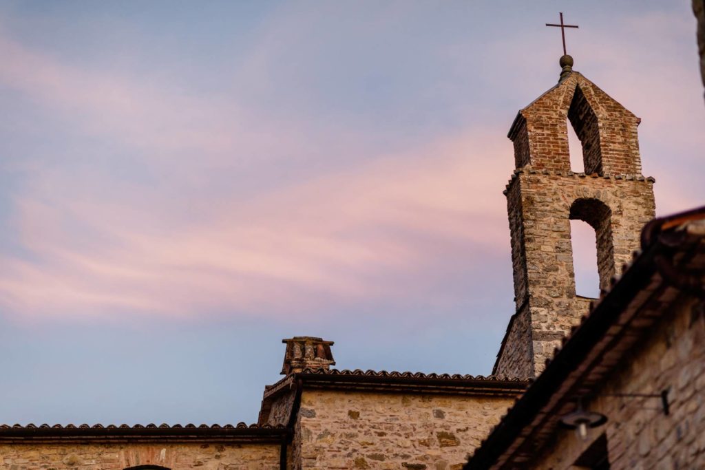 In questa foto la Chiesa di Spao Borgo San Pietro, Luxury Wedding Location