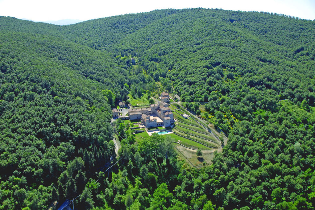 In questa foto una visione dall'alto di Spao Borgo San Pietro, Luxury Wedding Location