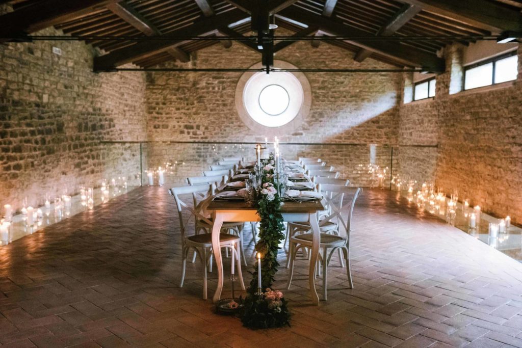 In questa foto un allestimento di un matrimonio elegante a Spao Borgo San Pietro