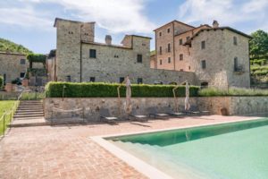 Scorcio del Borgo san pietro aquaeortus dalla piscina